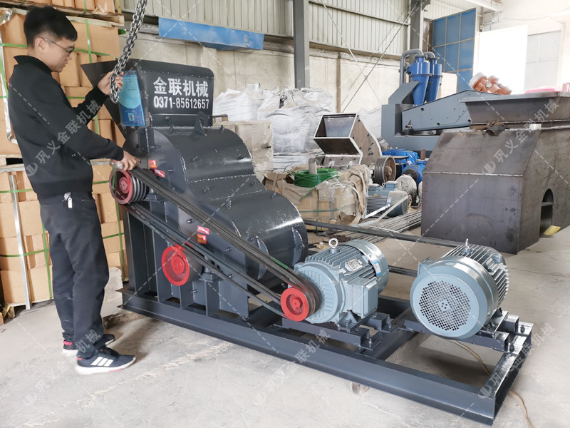 SCF600*400小型雙級(jí)粉碎機(jī)發(fā)往甘肅慶陽破碎煤