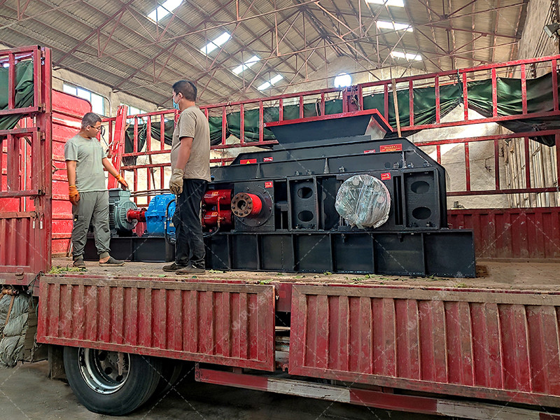 2PG1208液壓直連式對輥破碎機(jī)發(fā)貨圖片