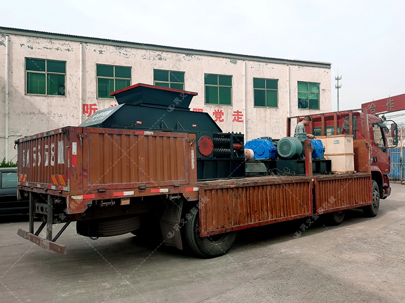 2PG1208大型對輥破碎機發(fā)往湖北